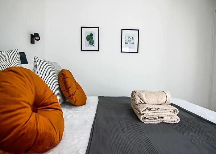 Phaedrus Living: Seaside Luxury Flat Lighthouse 62